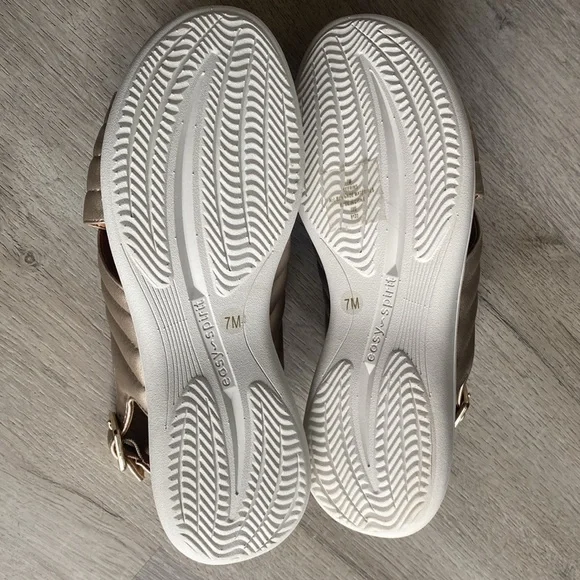 NWOT Easy Spirit Erin Comfort Casual Sandals Gold Metallic - Picture 6 of 9